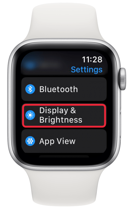 Tippen Sie in den Apple Watch-Einstellungen auf Anzeige und Helligkeit Tippen Sie in den Apple Watch-Einstellungen auf Anzeige und Helligkeit