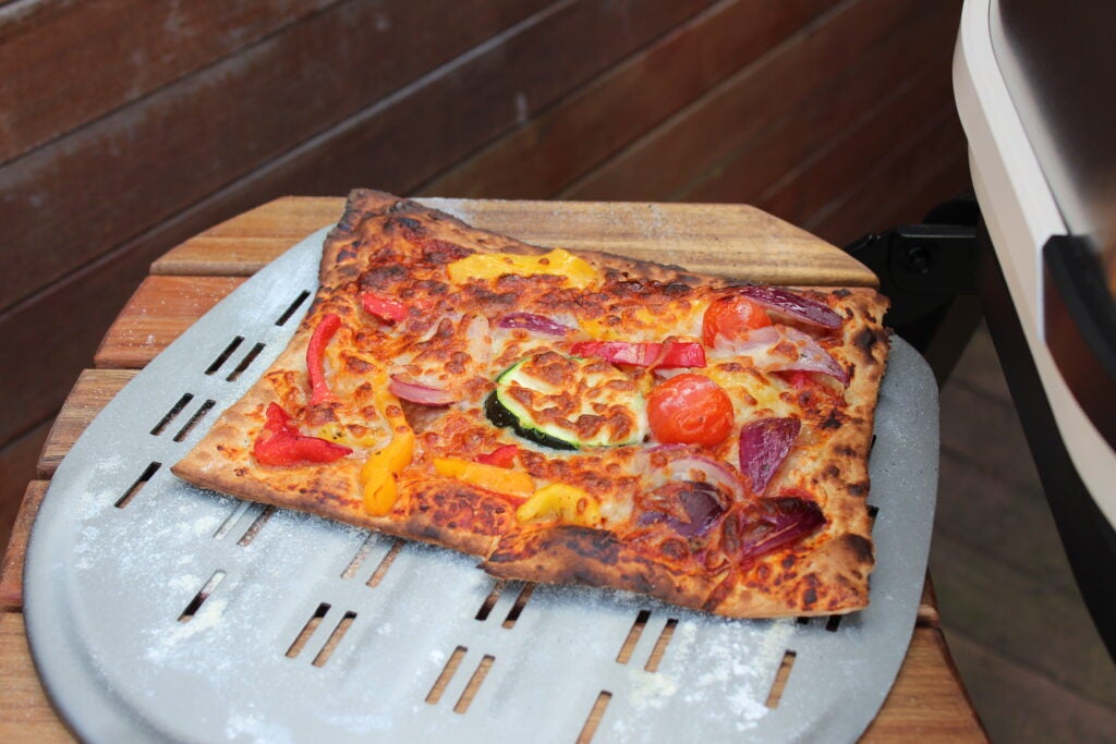 Gozney Arc hat Gemüsepizza gekocht
