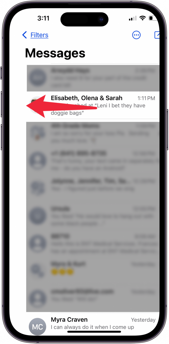 Wischen Sie nach links über den Gruppentext auf dem iPhone, wenn die Gruppennachricht auf dem iPhone nicht funktioniert. PNG