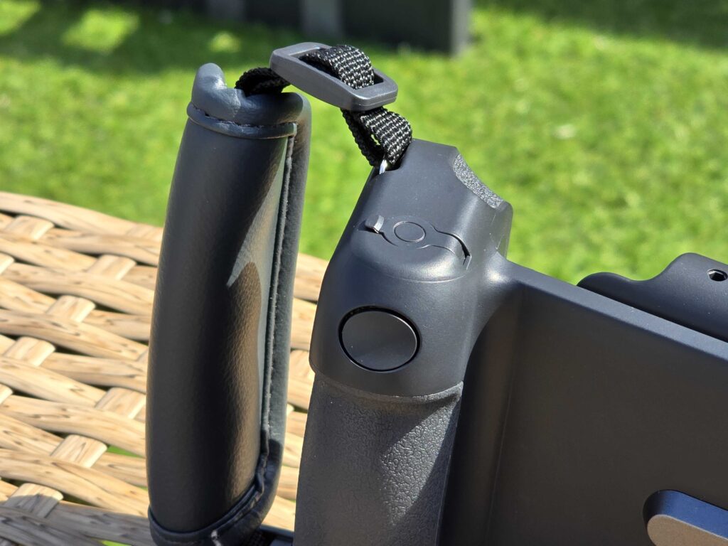 Die ShiftCam ProGrip verfügt über einen nach vorne gerichteten Auslöser
