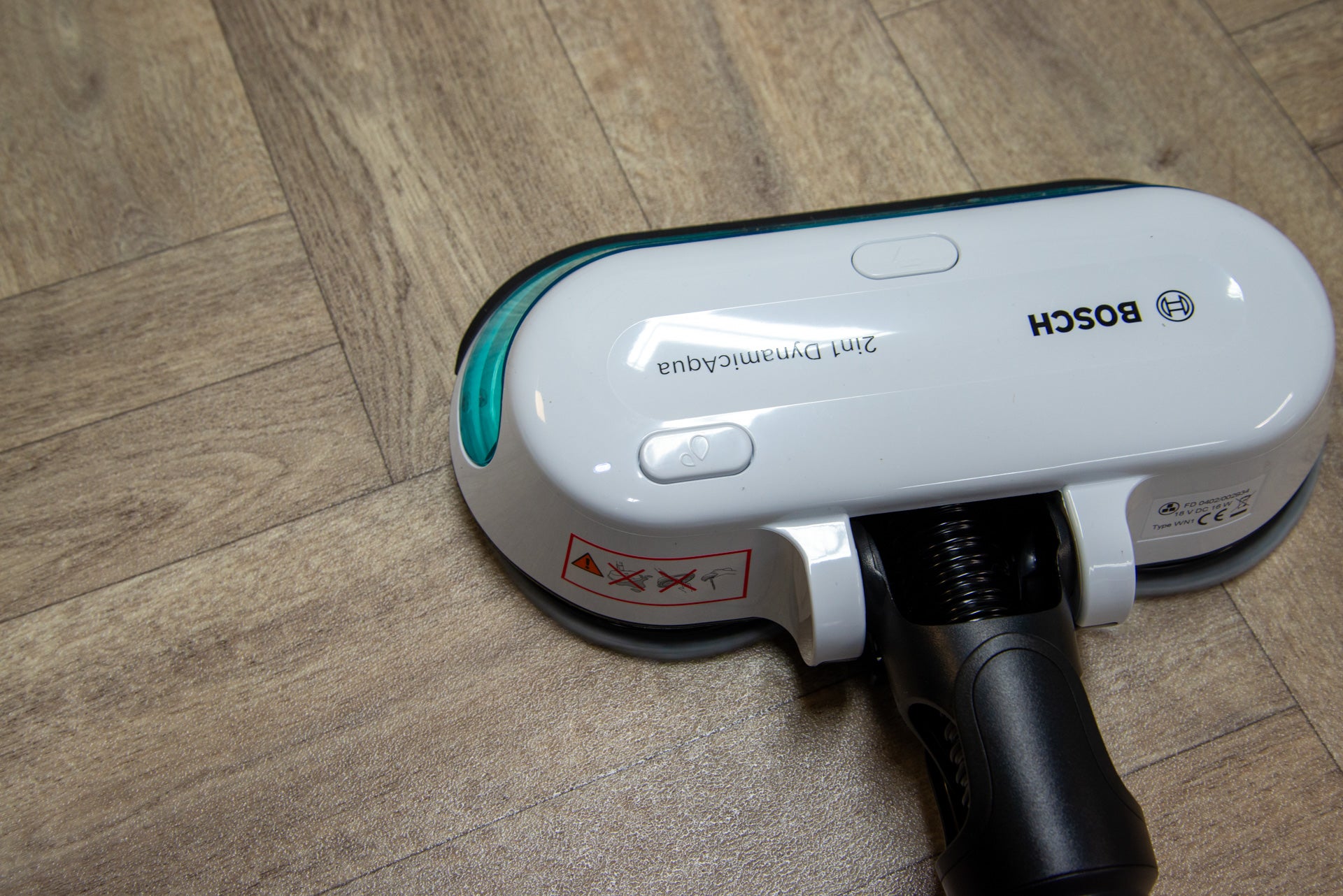 Bosch Unlimited 7 Aqua reinigt Hartböden
