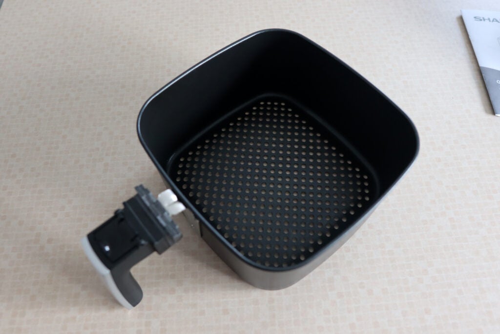 Crisper-Platte und Griff – Sharp 5,5 l Heißluftfritteuse