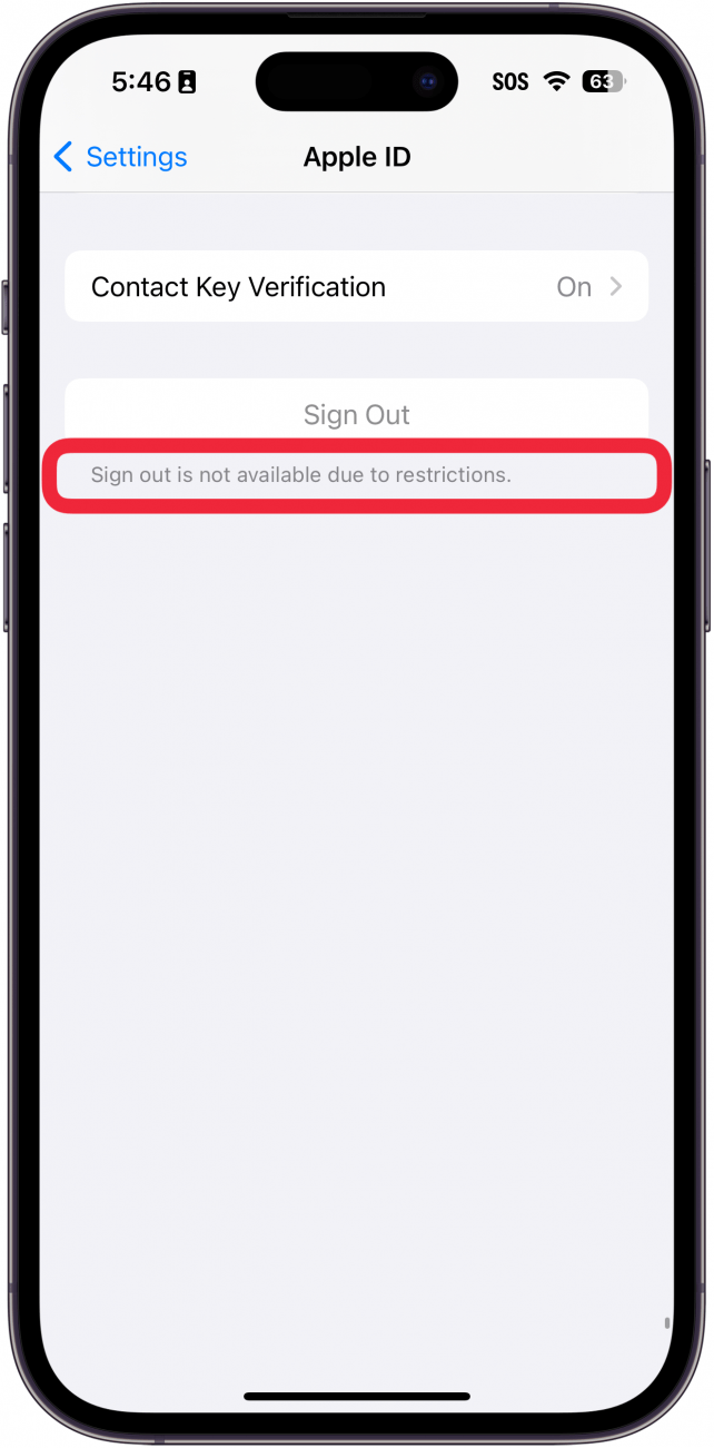Bildschirm mit den iPhone-Apple-ID-Einstellungen mit ausgegrauter Abmeldeschaltfläche und der Meldung „Abmelden ist aufgrund von Einschränkungen nicht verfügbar“