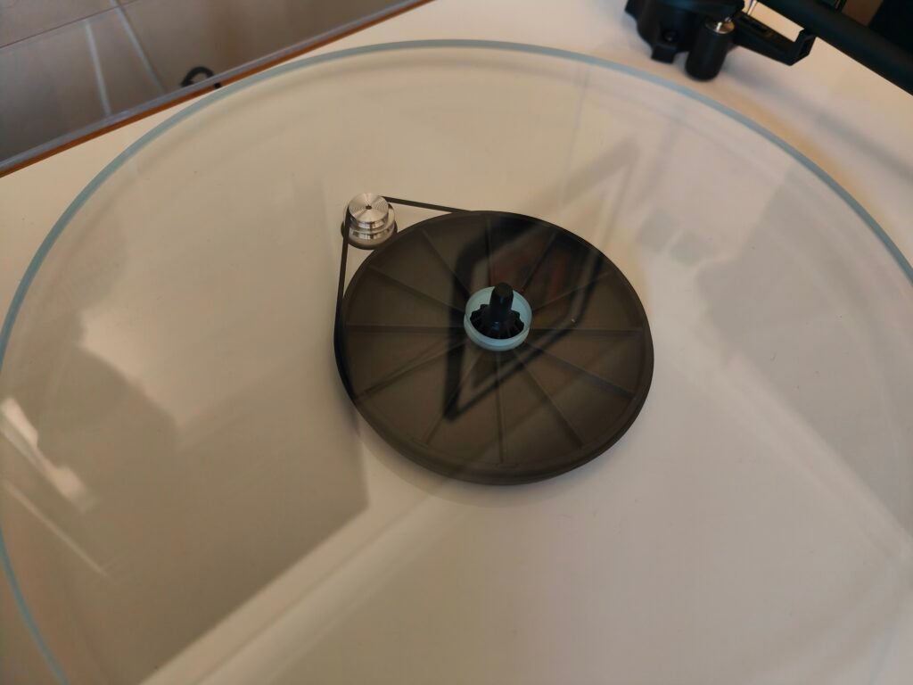 Rega Planar 2 Plattenteller und Riemenantrieb
