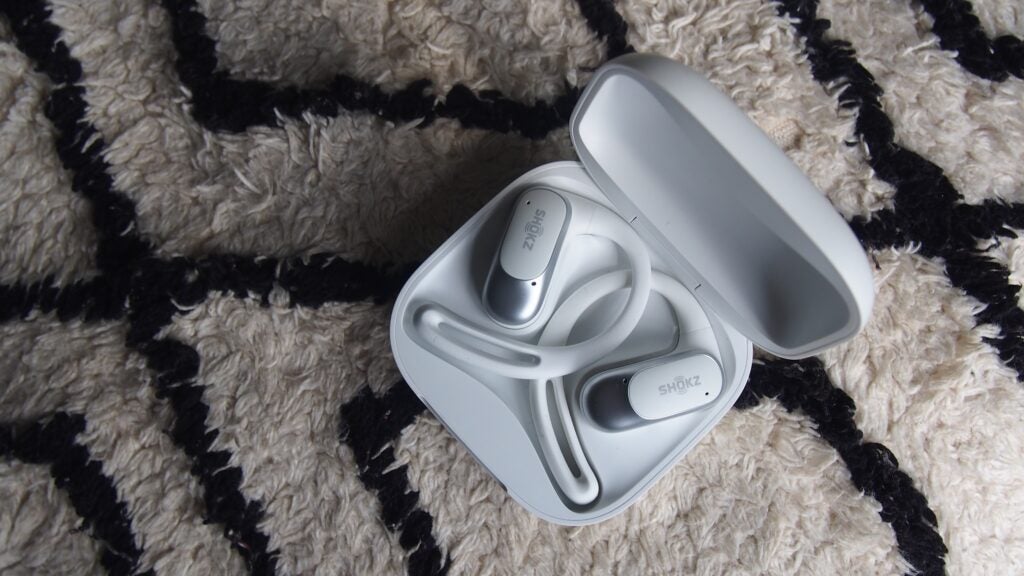 Shokz OpenFit Air im Ladeetui