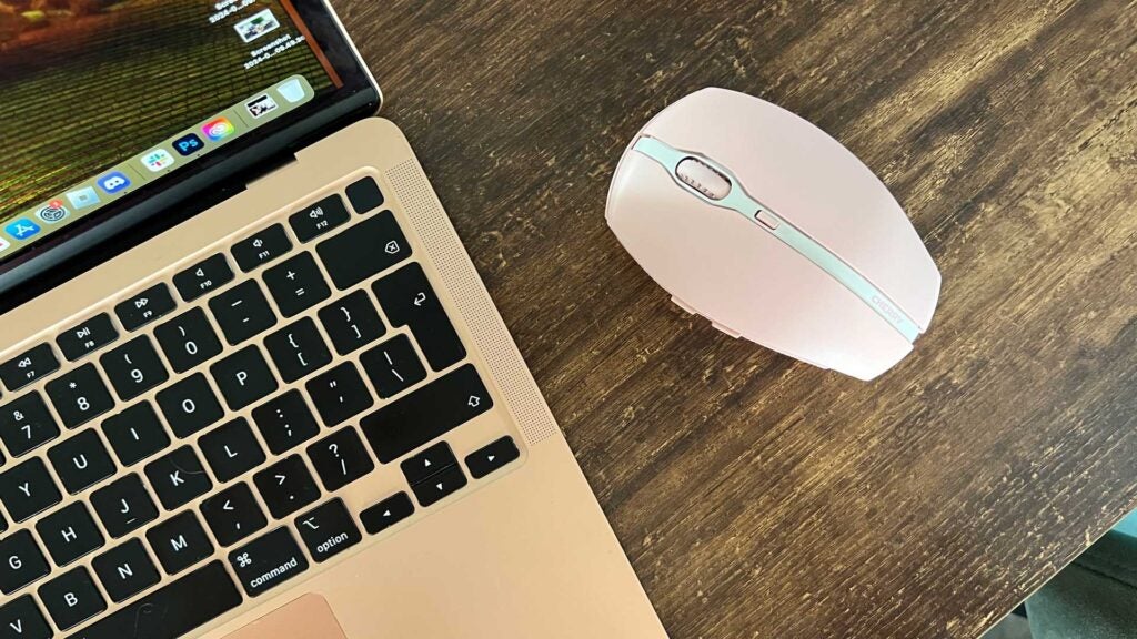 Das Cherry Gentix BT von einem Macbook Air.