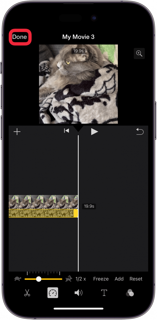 Bearbeitungsbildschirm der iPhone-iMovie-App mit einem roten Kästchen um die Schaltfläche „Fertig“