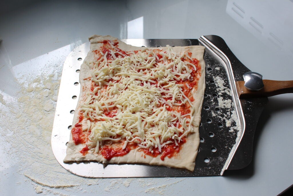 Cuisinart Indoor-Pizzaofen - Pizza ist im Ofen fertig