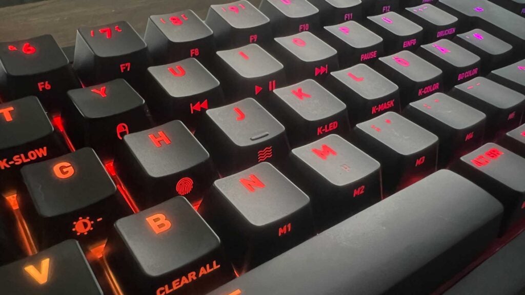 Eine Nahaufnahme der Tasten des Cherry XTRFY K5V2.