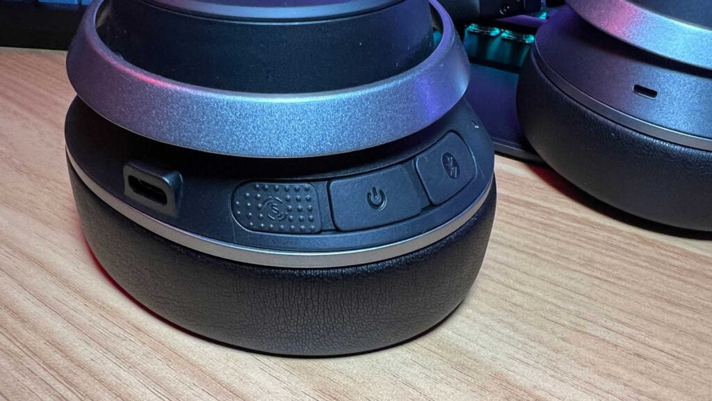 Die Tasten und Anschlüsse des Turtle Beach Stealth Pro