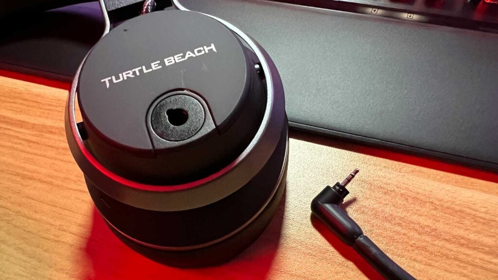Das Turtle Beach Stealth Pro und sein separates Mikrofon