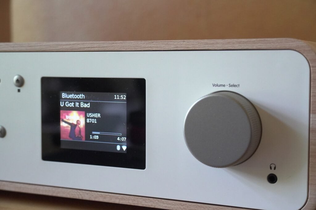 Reines klassisches Stereo-Farbdisplay