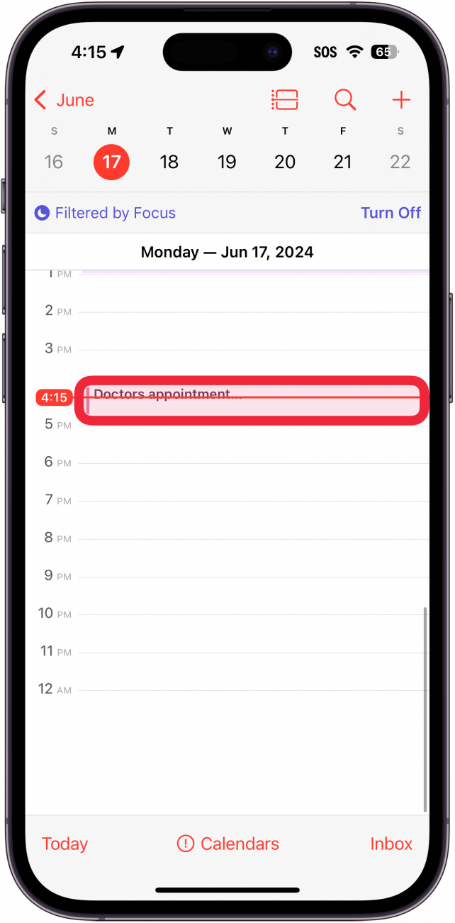 iPhone Kalender App Tagesansicht mit einem roten Kästchen um ein Ereignis mit dem Titel, 