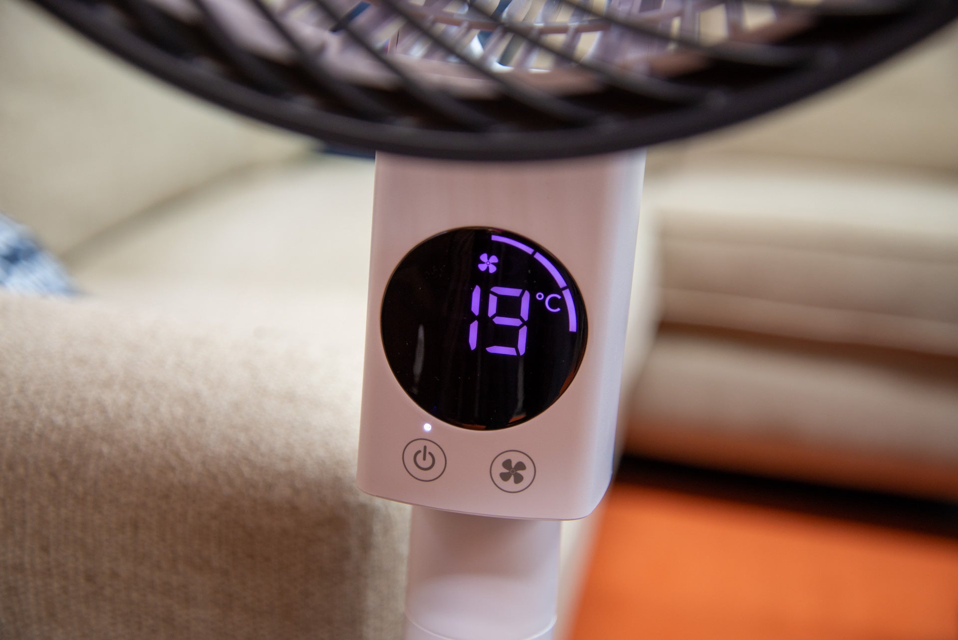 MeacoFan Sefte 10 Pedestal Air Circulator-Bildschirm zeigt die aktuelle Lüftergeschwindigkeit an