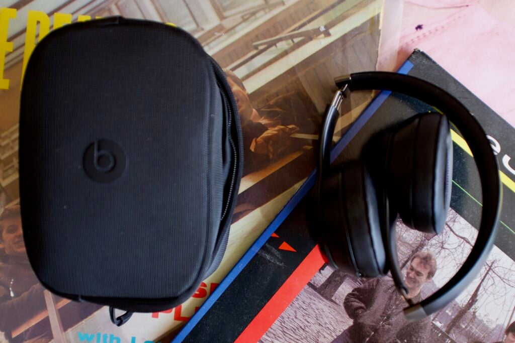 Beats Solo 4 und Hülle