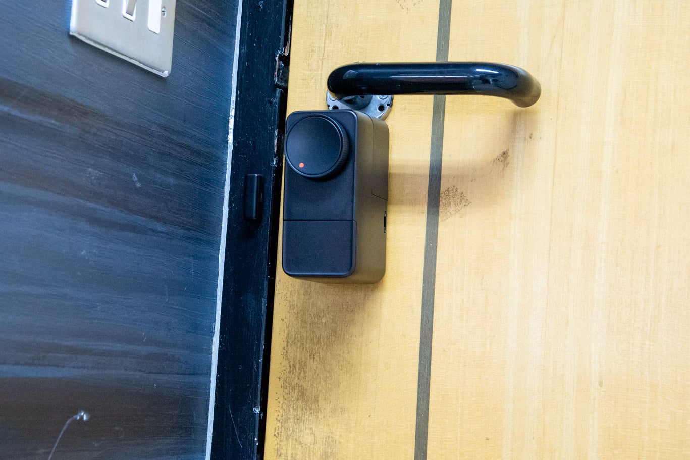 SwitchBot Lock Pro-Schloss montiert