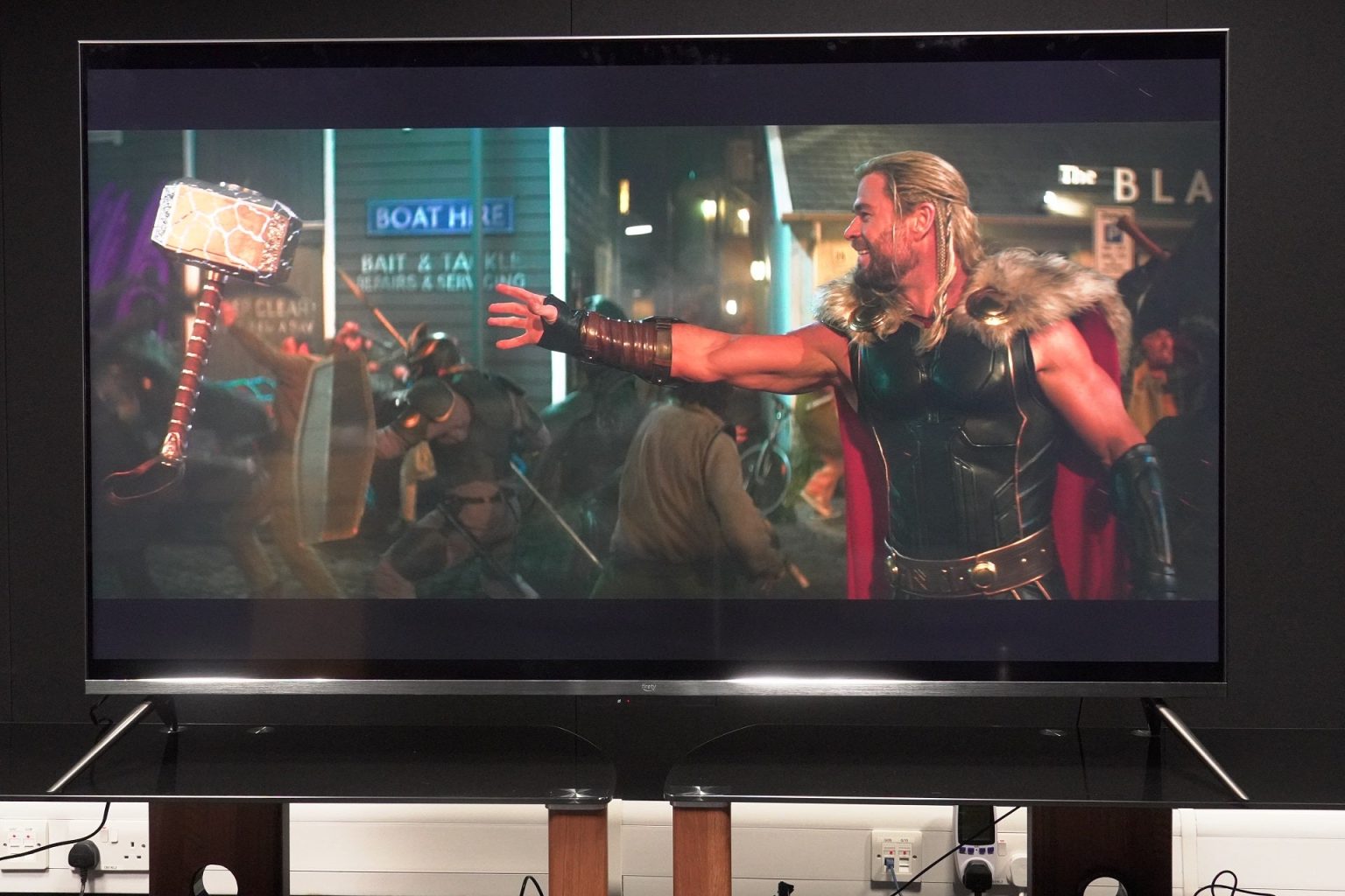 Amazons Fire TV Omni 4K Set ist jetzt ein 55 Zoll Schnaeppchen