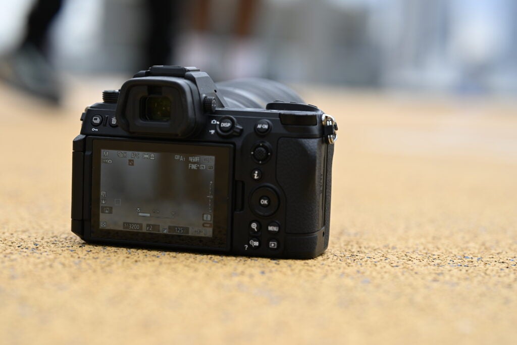 Bedienelemente der Nikon Z6 III