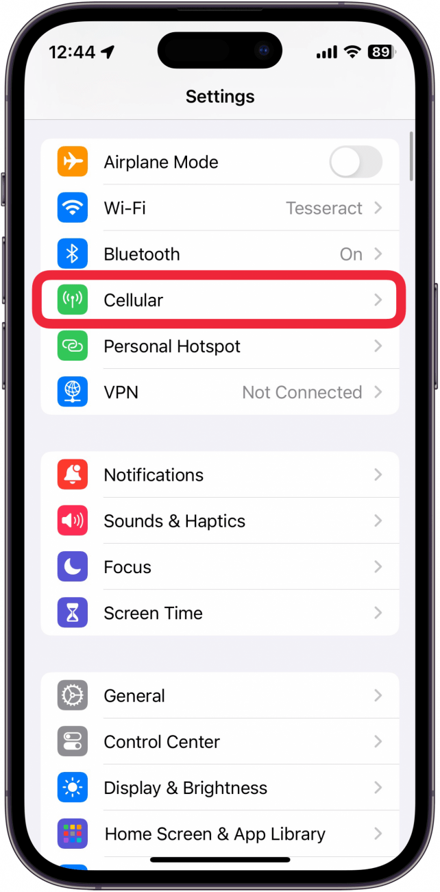 iPhone-Einstellungen mit einem roten Kästchen um das Mobiltelefon