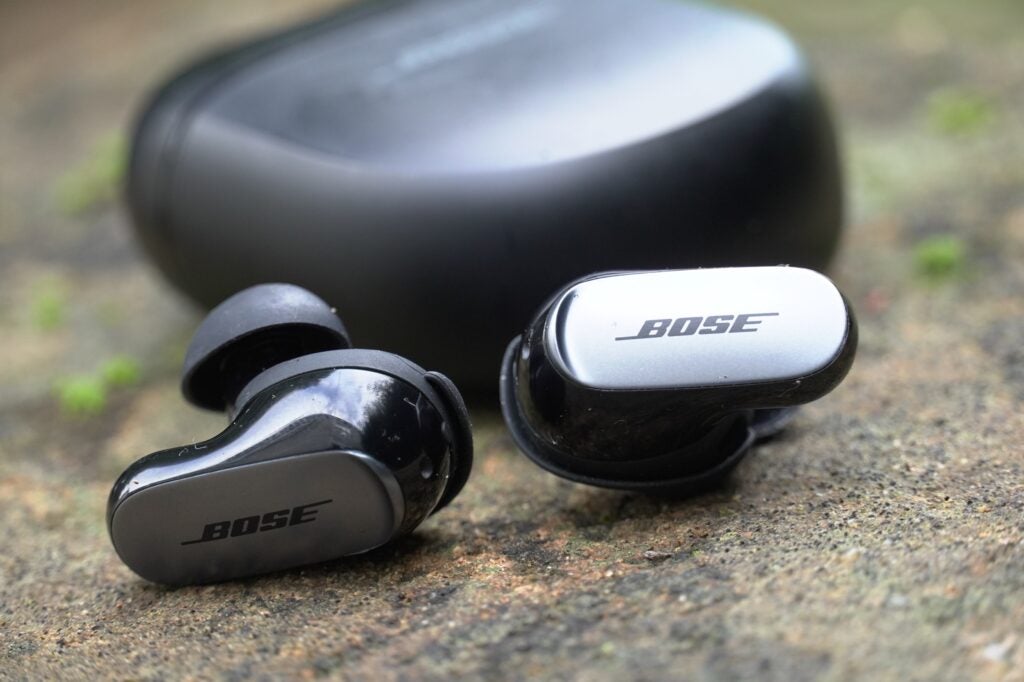 Logo der Bose QuietComfort Ultra-Ohrhörer