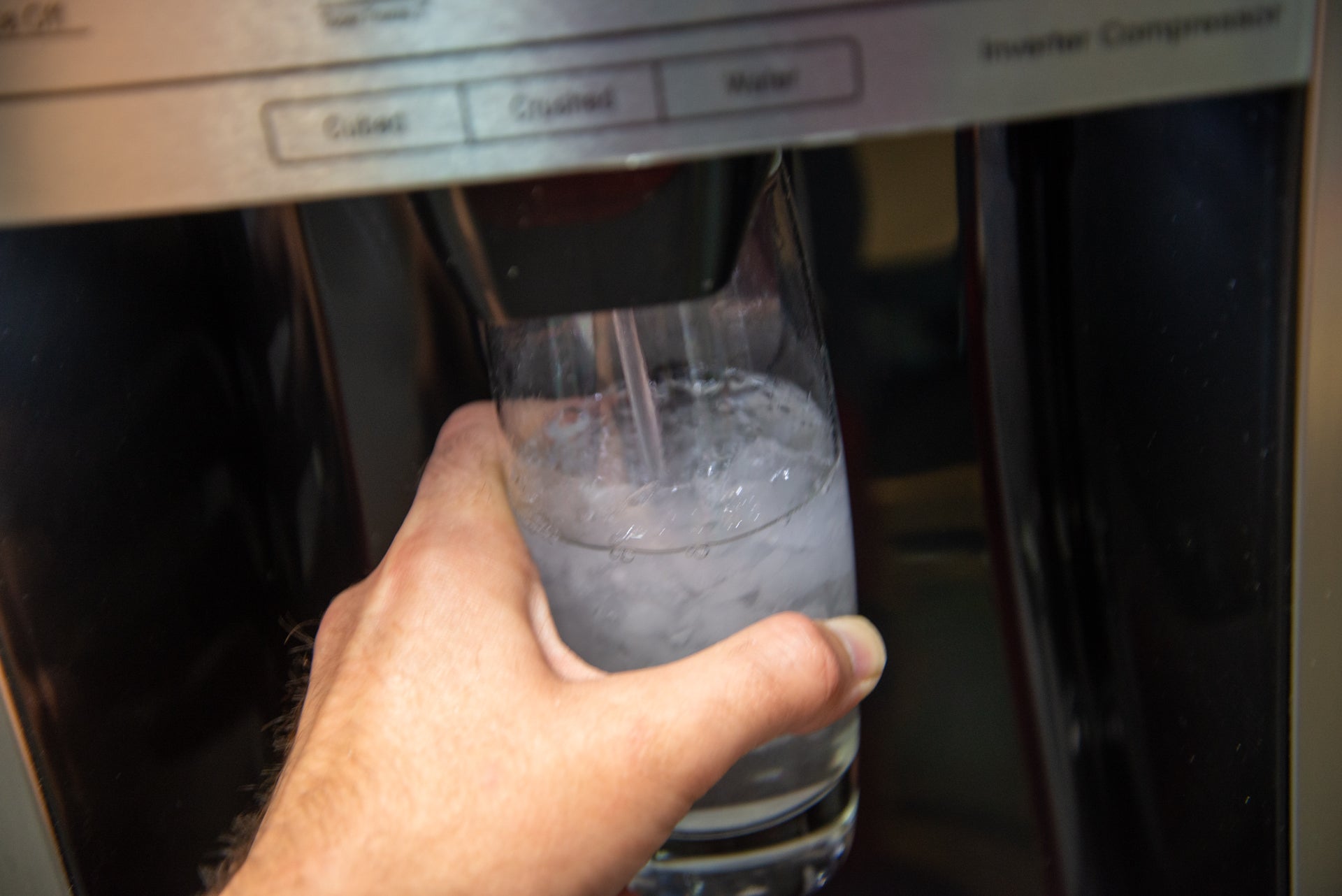 Hisense RS694N4ICE Wasser