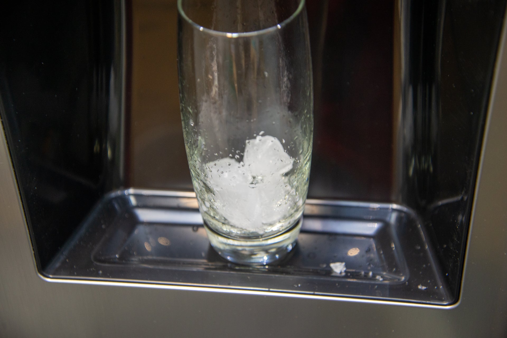 Hisense RS694N4ICE Eiswürfel