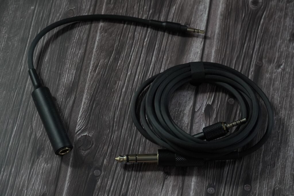 Sony MDR MV1 Kabel und Adapter