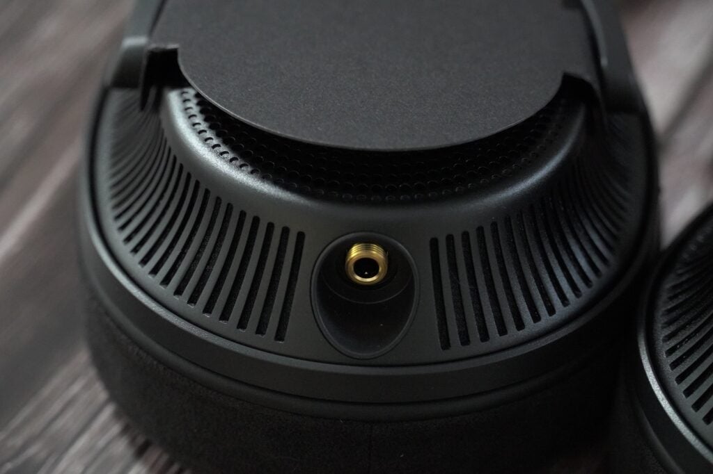 Physischer Anschluss des Sony MDR MV1