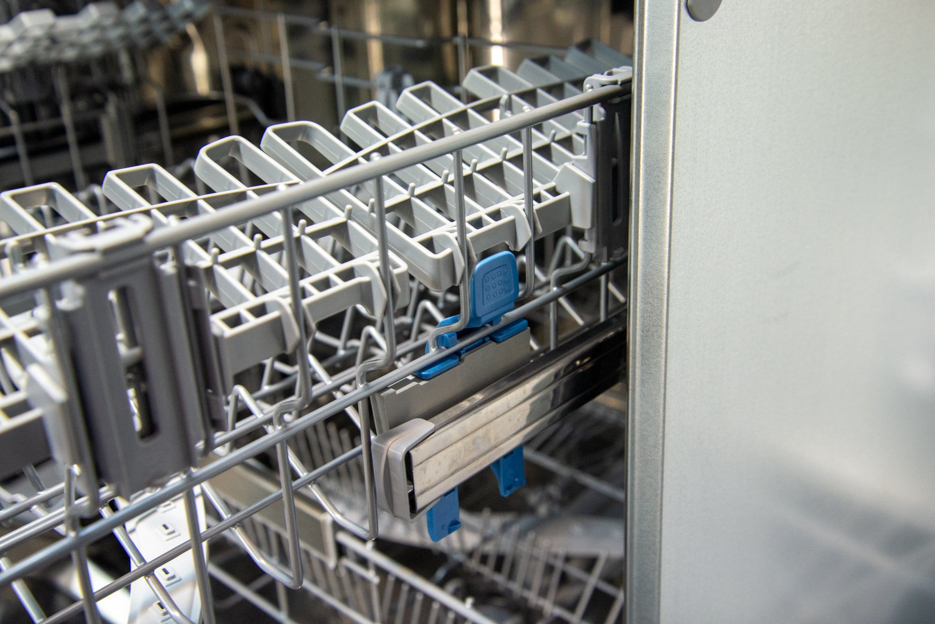 Indesit DIO3T131FEUK Höhenversteller für Oberkorb