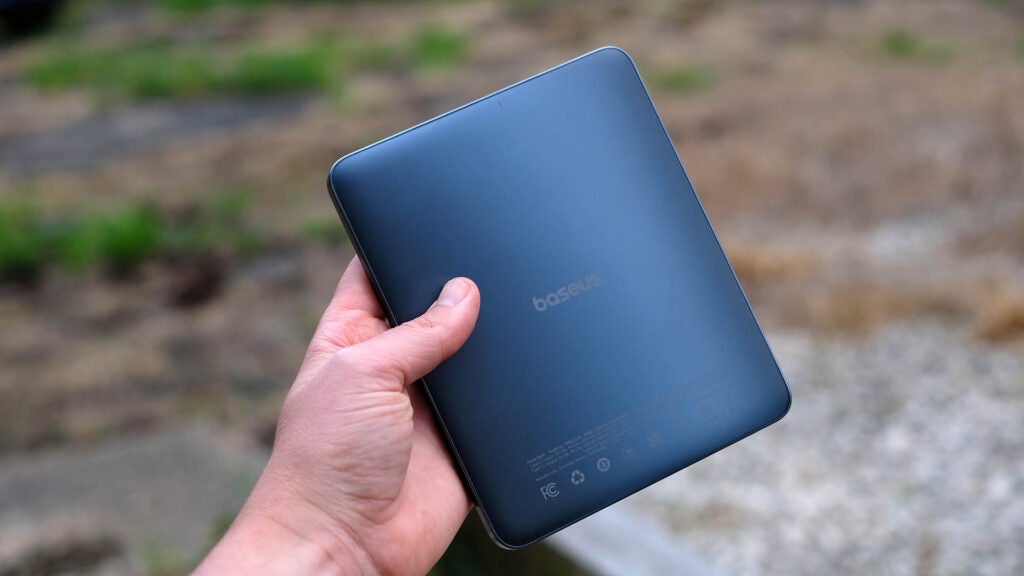 Baseus Blade 2 in der Hand