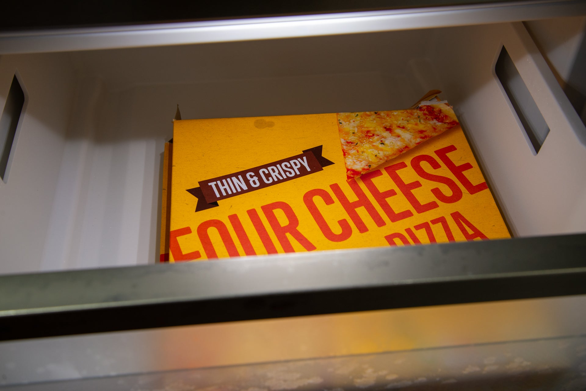 Liebherr CBNsda 575i Gefrierschublade mit Pizza
