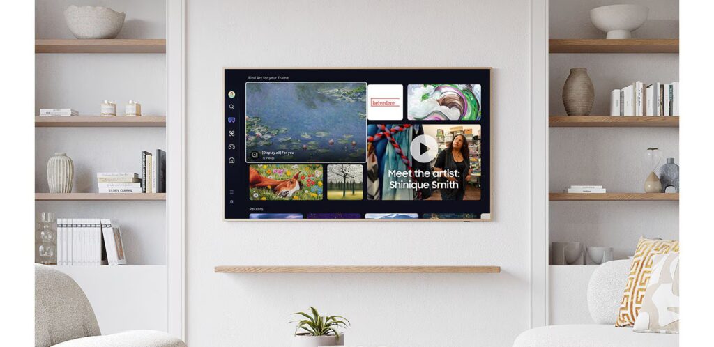 Samsung The Frame an der Wand mit Art Store-Anzeige