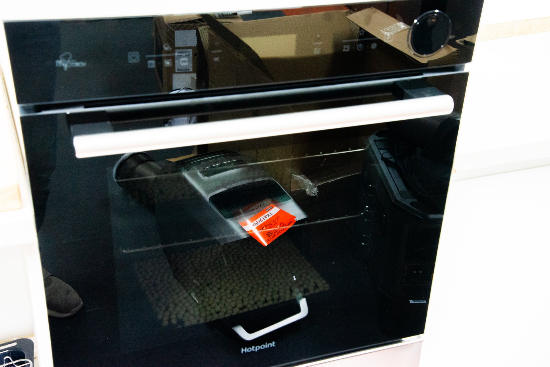 1722023335 Hotpoint SI4S854CBL Testbericht
