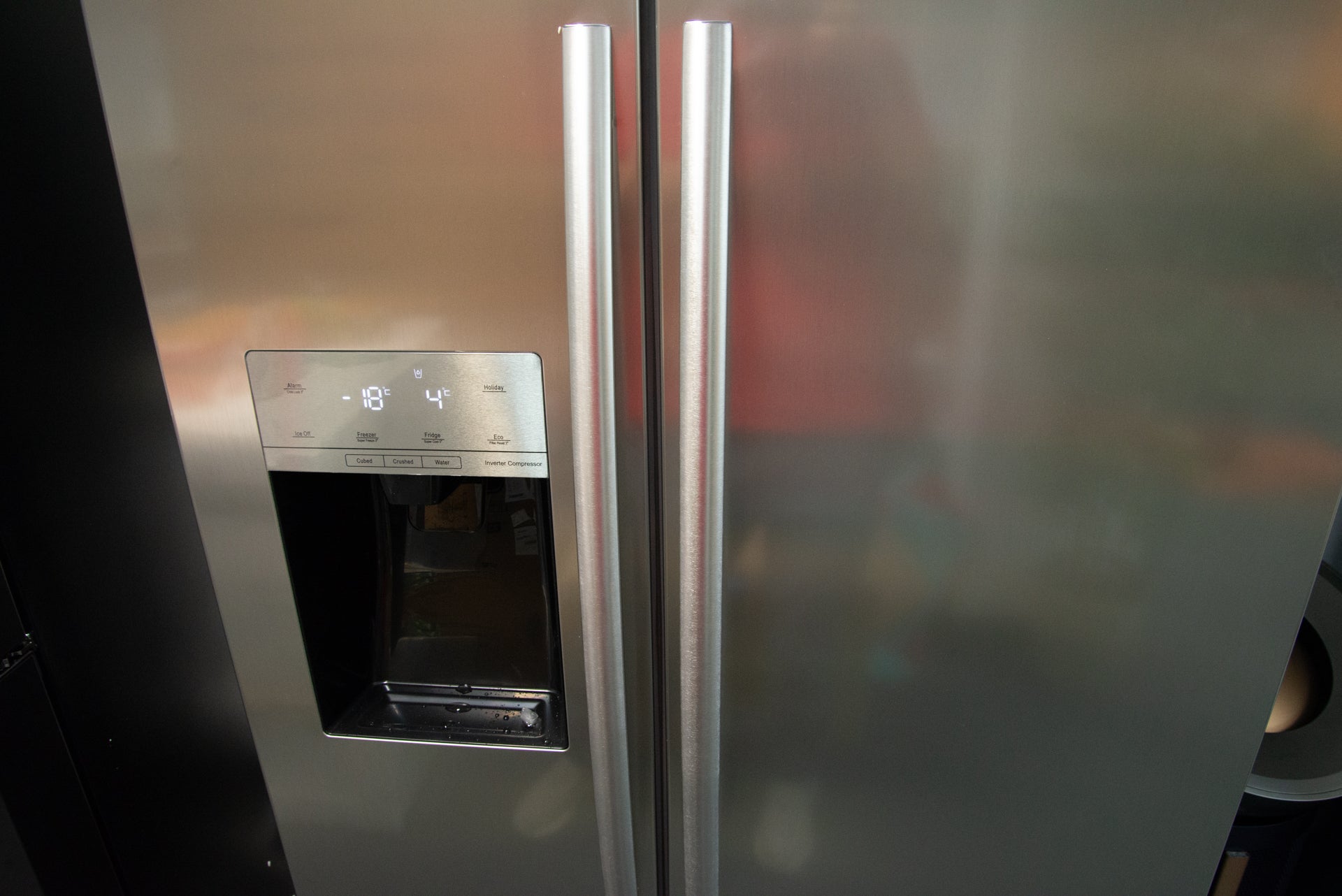 Hisense RS694N4ICE Vorderseite