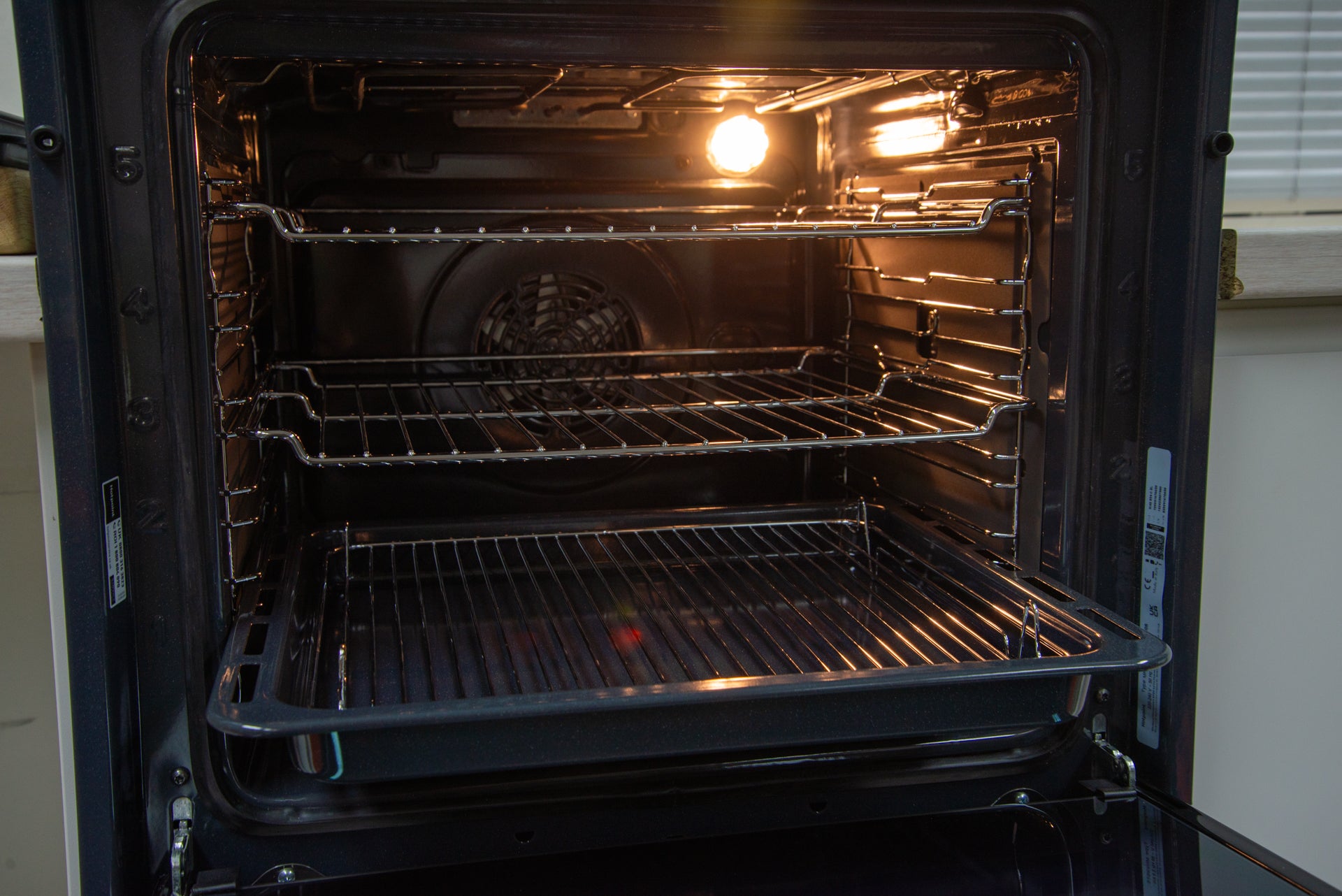 Hotpoint SI4S854CBL innen