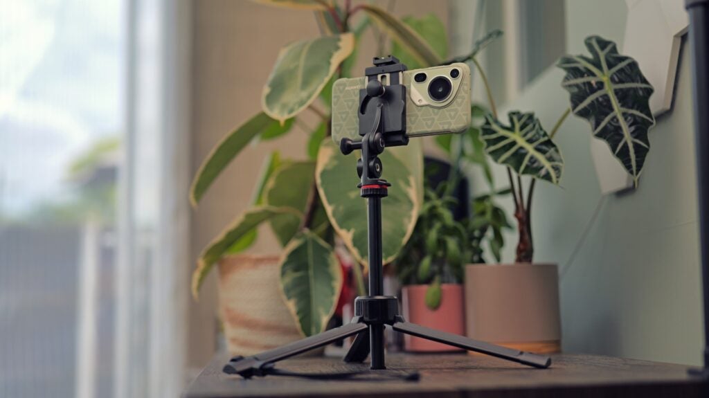 Joby GripTight Pro TelePod auf einem Tisch