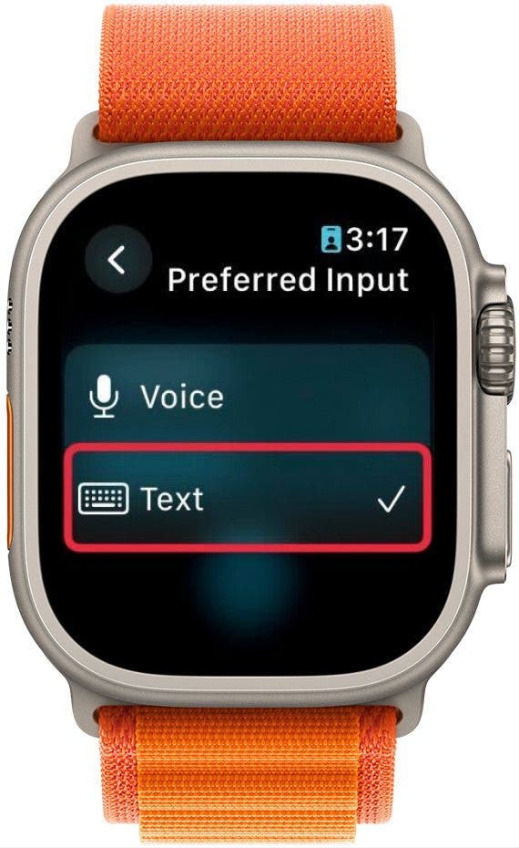 Bevorzugte Eingabeeinstellungen der Apple Watch-Übersetzer-App mit einem roten Kästchen um die Textschaltfläche