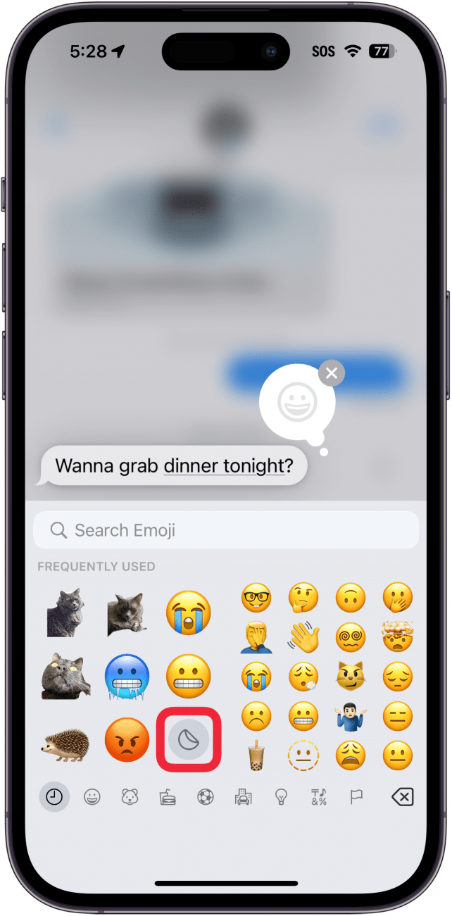 Tapback-Menü der iPhone-Nachrichten-App mit Emoji-Tastatur und einem roten Kästchen um die Sticker-Schaltfläche