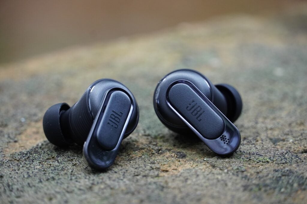 JBL Tour Pro 2 Detailaufnahme