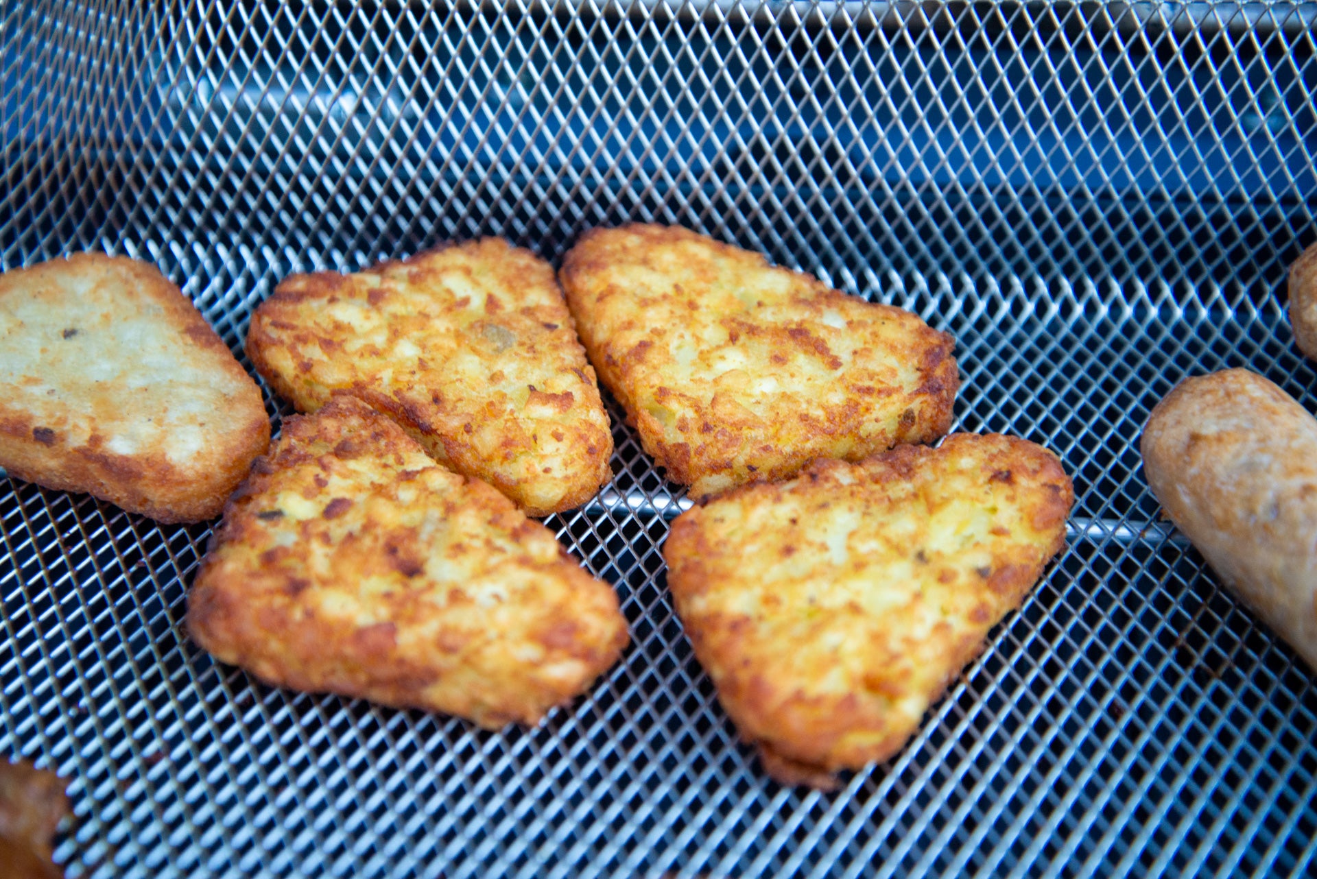 Ninja Woodfire Pro Connect XL Elektro-BBQ-Grill & Smoker gekochte Rösti