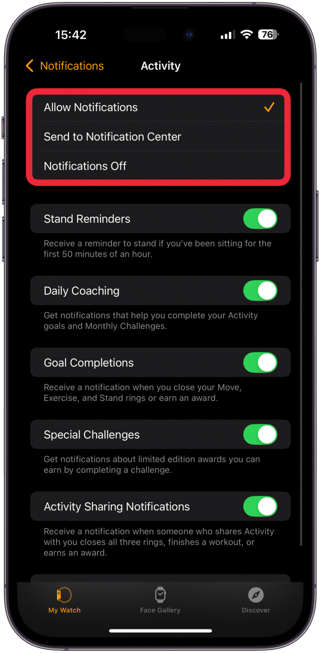 Einige Apps bieten außerdem die Möglichkeit, Benachrichtigungen entweder zuzulassen, sie vollständig zu deaktivieren oder sie nur im Benachrichtigungscenter anzuzeigen. Dies bedeutet, dass Sie die Benachrichtigung sehen, wenn Sie danach suchen, jedoch nicht benachrichtigt werden, wenn sie eingeht.