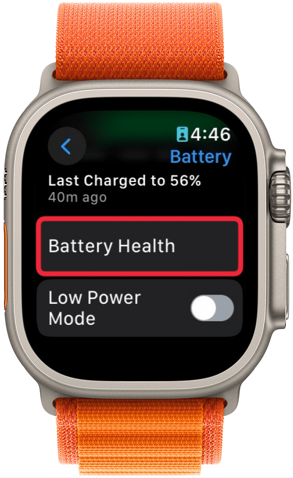 Batterieeinstellungen der Apple Watch mit einem roten Kästchen um den Batteriezustand 