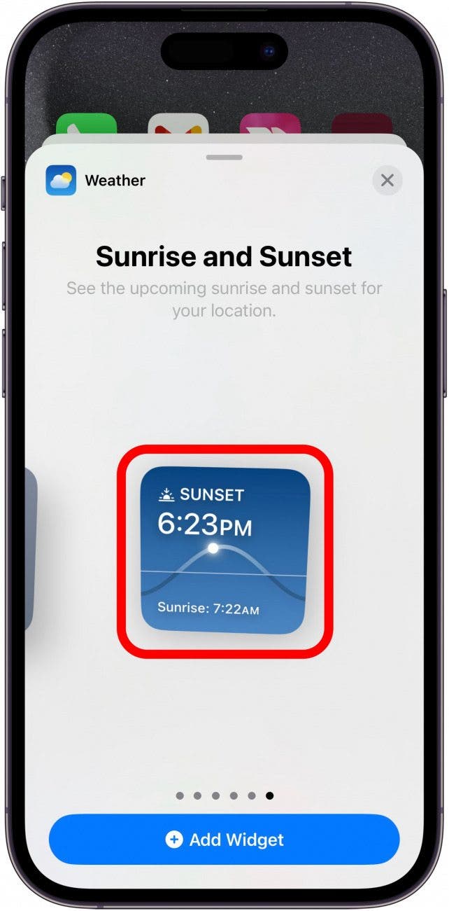 Auswahlbildschirm für das iPhone-Wetter-Widget mit einem roten Kästchen um das Sonnenaufgangs- und Sonnenuntergangs-Widget