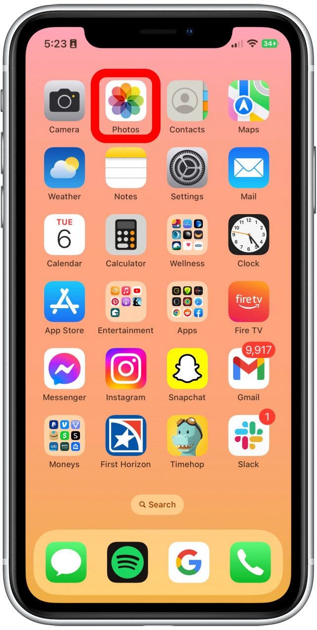 Wenn Ihnen jemand ein Bild oder Foto mit einer darin enthaltenen Sendungsverfolgungsnummer gesendet hat, rufen Sie das Foto zunächst in der Foto-App auf.