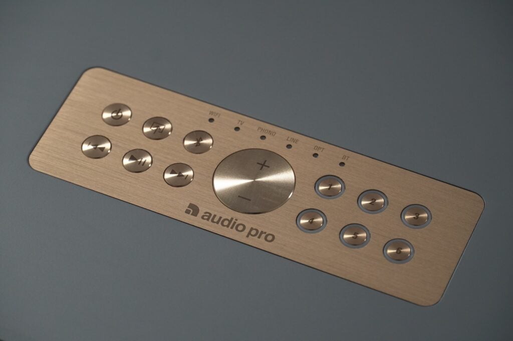 Integrierte Steuerelemente des Audio Pro C20