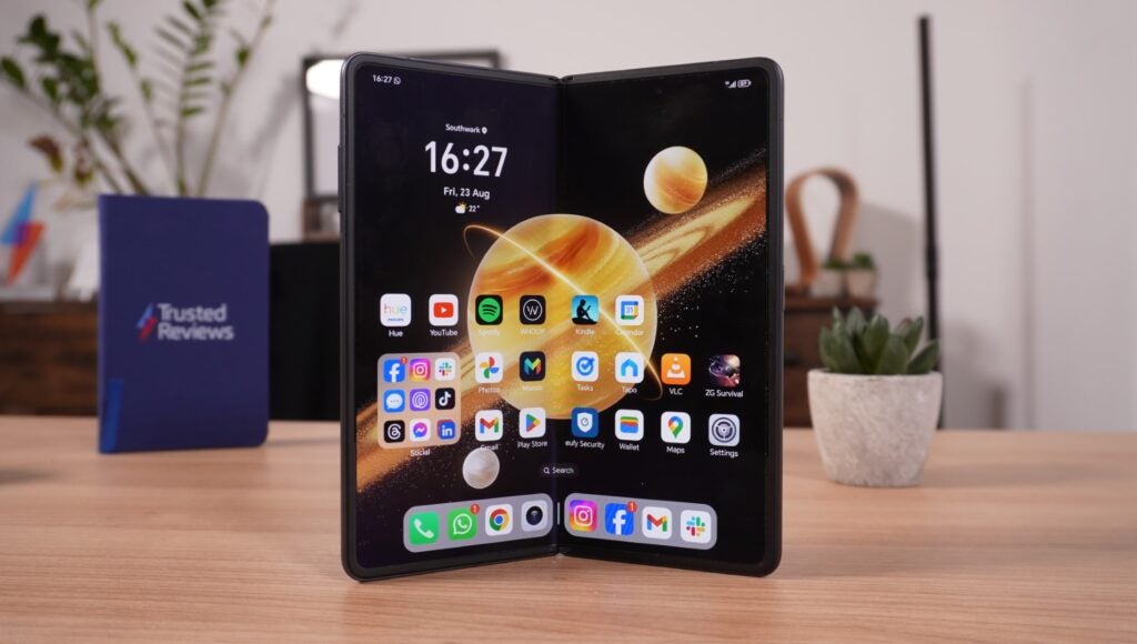 Honor Magic V3 halb gefaltet