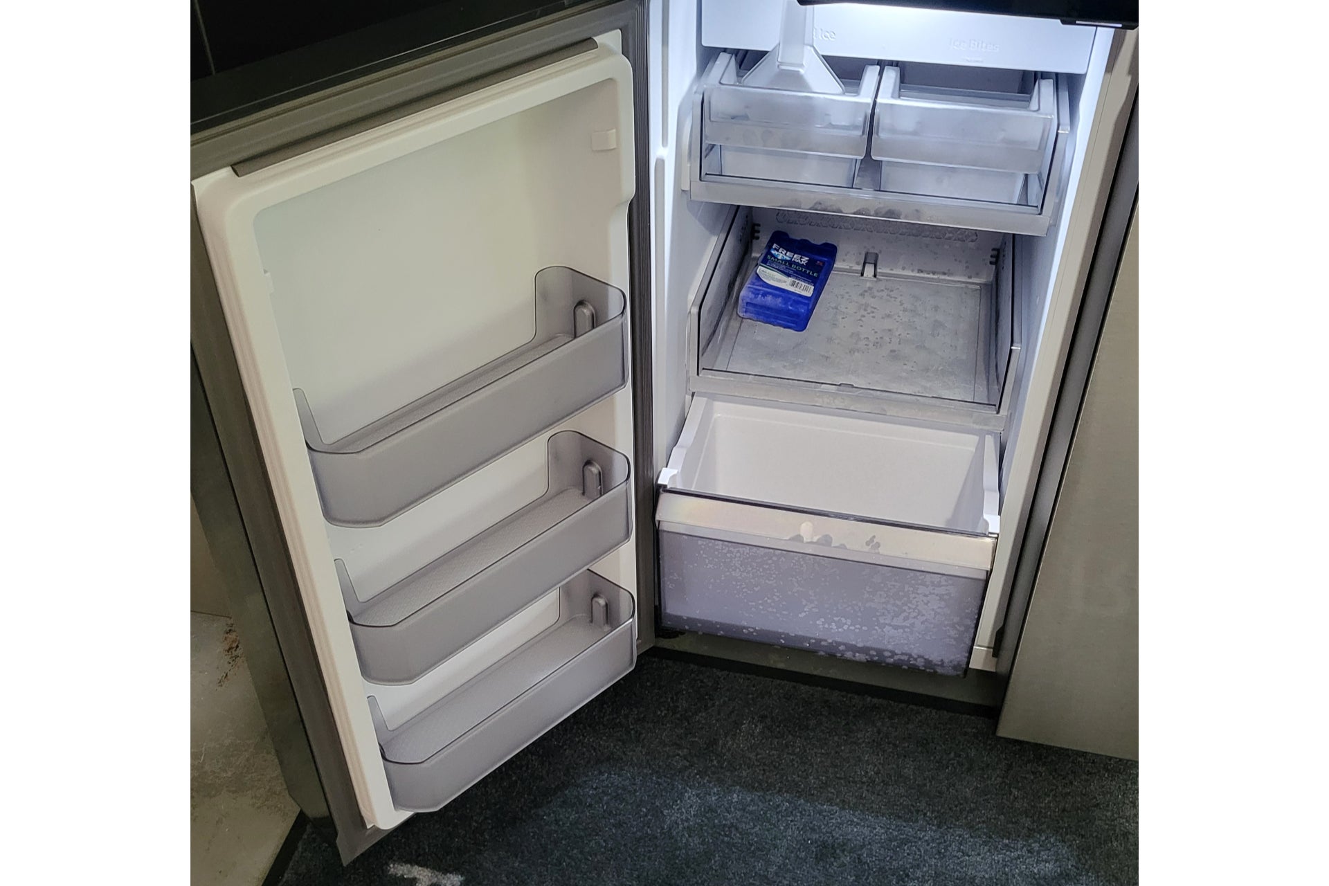Samsung RF23DB9700QL linke Gefrierseite