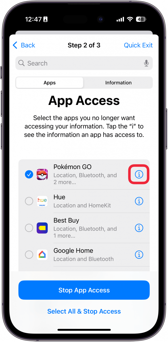 iPhone-Bildschirm zum Verwalten der Freigabe und zum Zugriff auf App-Zugriff mit einem roten Kästchen um das Informationssymbol