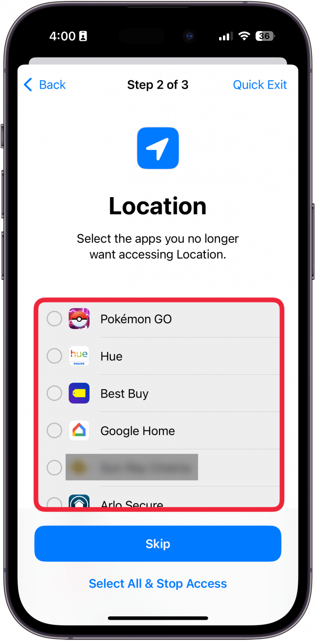 Das iPhone verwaltet die Freigabe und den Zugriff und zeigt eine Liste der Apps an, die Zugriff auf den Standort des Benutzers haben