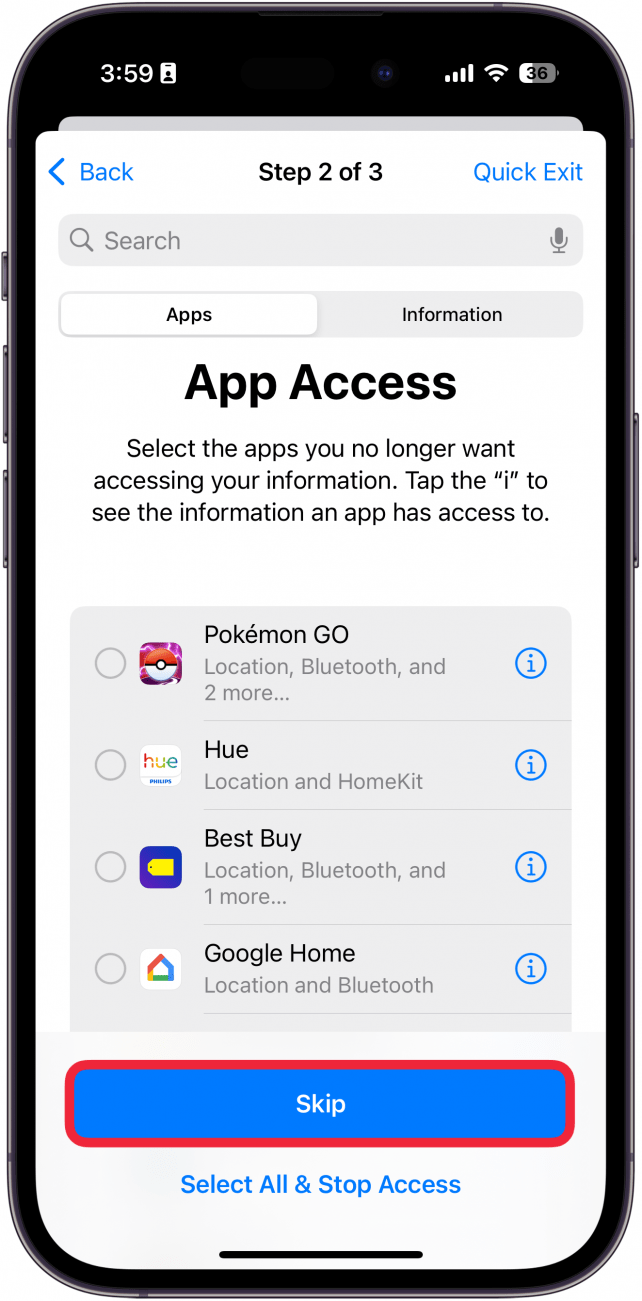 Das iPhone verwaltet die Freigabe und den Zugriff und zeigt eine Liste der Apps an, die Zugriff auf den Standort des Benutzers haben, mit einem roten Kästchen um „Überspringen“.